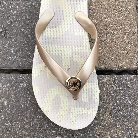 MK - Michael Kors - Gold Slippers Size 7 + 🎁 FREE GIFTS 🎁 - Picture 6 of 10